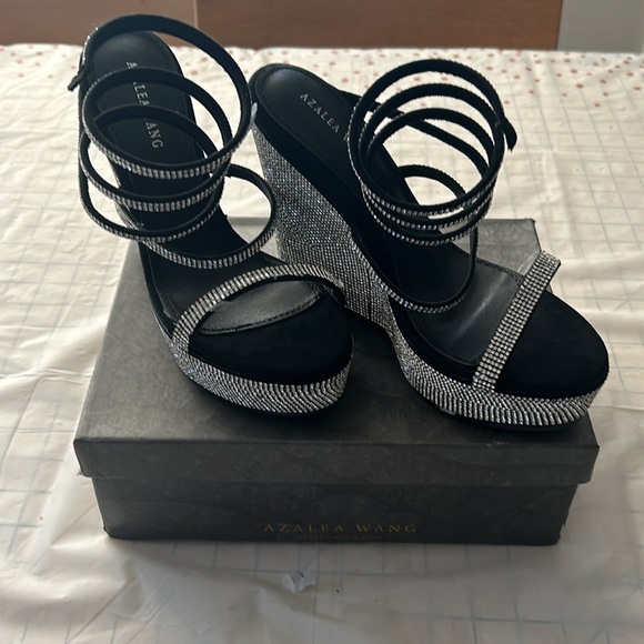 Azalea Wang Cosmo Black - Picture 2 of 5